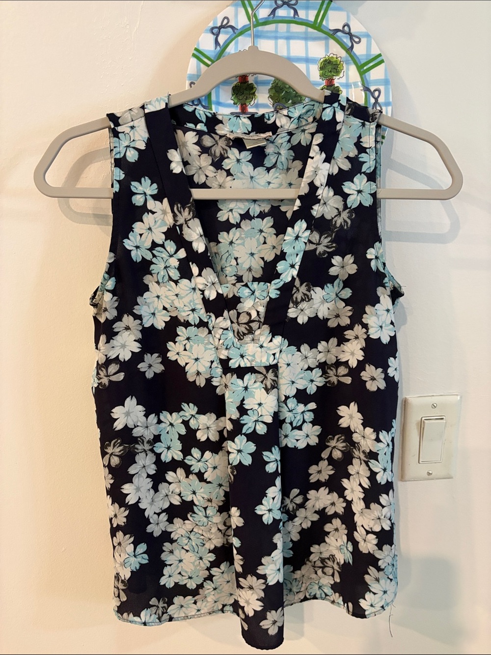 LOFT FLORAL SLEEVELESS BLOUSE
